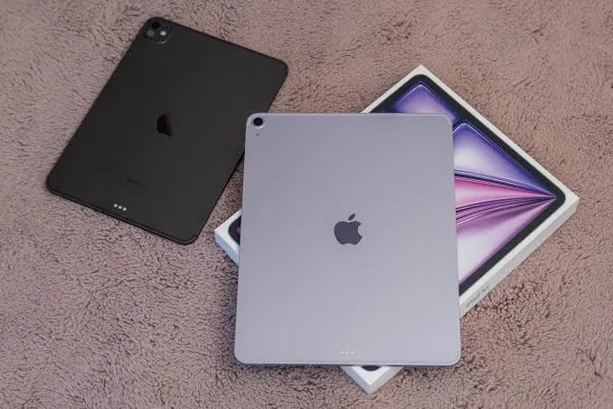 Concepto de dispositivos que podrían reemplazar al iPad con realidad mixta e inteligencia artificial.