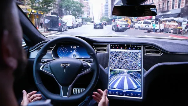 Tesla Model 3 involucrado en un caso de homicidio involuntario en Houston relacionado con el sistema Full Self-Driving.