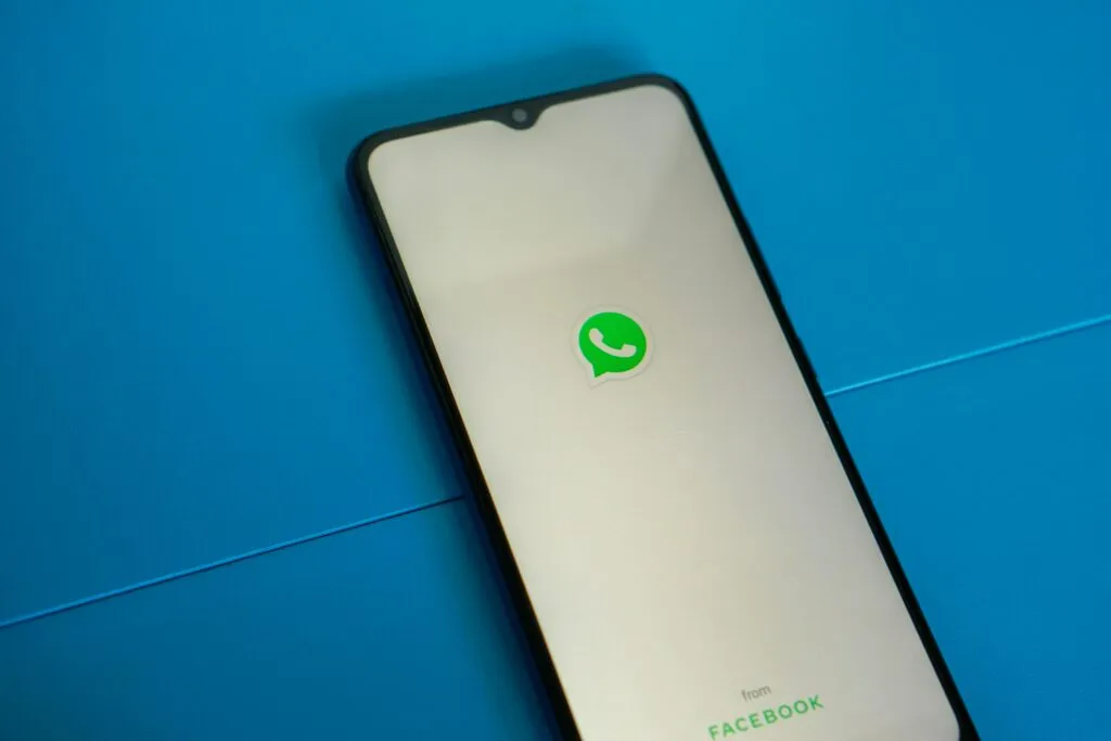 WhatsApp libera espacio al eliminar archivos pesados desde el administrador de almacenamiento del celular