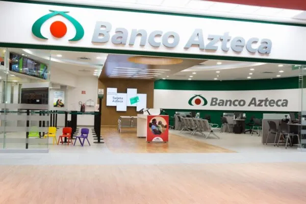 Banco Azteca facilita trámites para adultos mayores en México