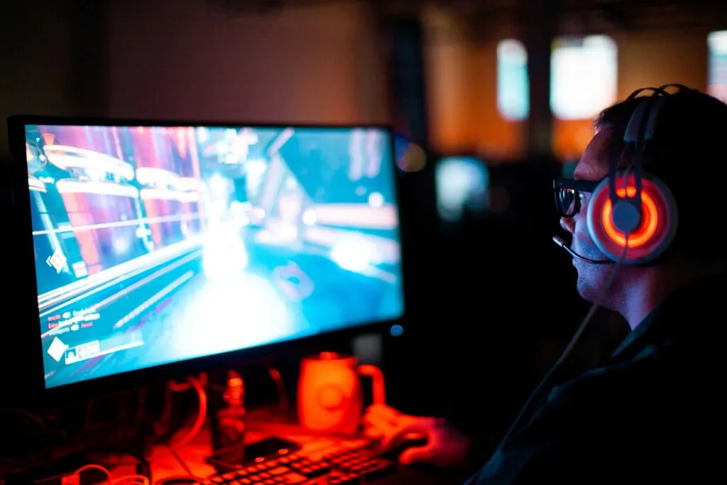 Gamers en Perú utilizan laptops potentes para videojuegos de nueva generación