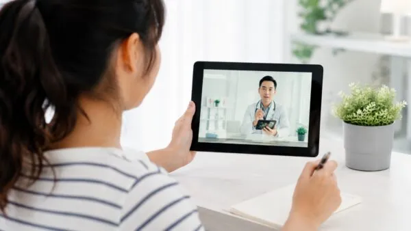 IA para detectar cáncer de piel mediante una aplicación móvil con apoyo de dermatólogos y herramientas de salud digital.