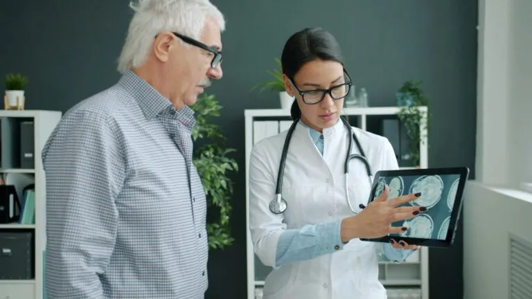 Longevidad saludable en México con prevención, diagnóstico temprano e innovación médica ante el envejecimiento poblacional.