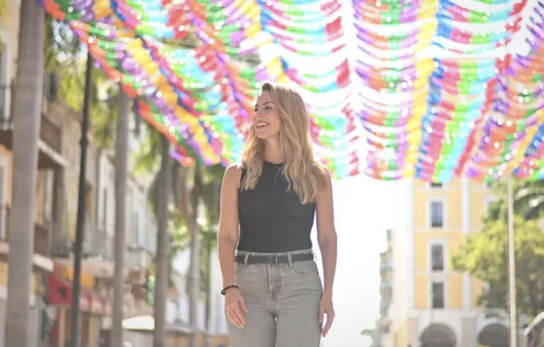 Visitantes disfrutan de espacios renovados del Centro Histórico de Veracruz durante la temporada vacacional, los cuales fueron obra de Patricia Lobeira Rodríguez.
