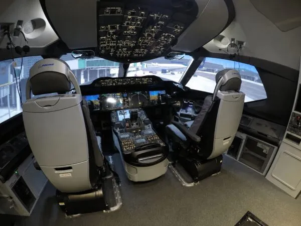 Simuladores de Aeroméxico entrenan a pilotos en México con tecnología de alta precisión