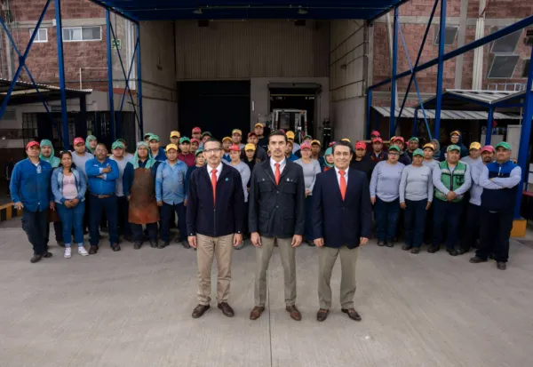 México, advierte Alejandro Martínez Araiza, mantiene una economía altamente productiva mientras millones de sus trabajadores siguen viviendo con ingresos insuficientes.