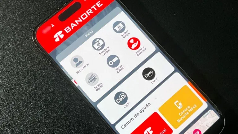 App de Banorte en México con servicios bancarios temporalmente no disponibles durante mantenimiento