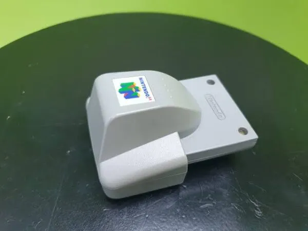 El Rumble Pak convirtió la vibración en una revolución para los videojuegos. Así evolucionó hasta la tecnología háptica de los controles actuales.