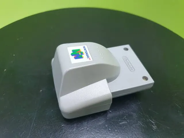 El Rumble Pak convirtió la vibración en una revolución para los videojuegos. Así evolucionó hasta la tecnología háptica de los controles actuales.