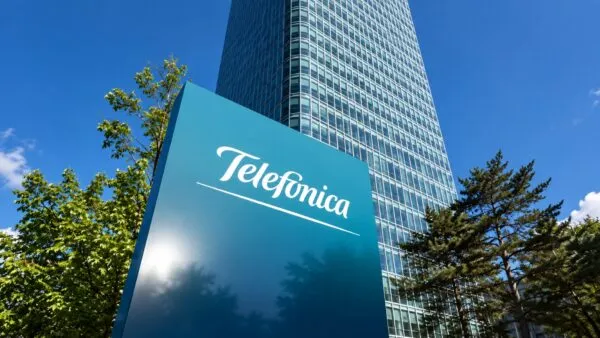 Telefónica compite por contratos tecnológicos para gestionar software, nube soberana y redes públicas en Cataluña.