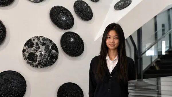 Jóvenes de Irvine crean apps con inteligencia artificial para mejorar la accesibilidad de personas con discapacidad.