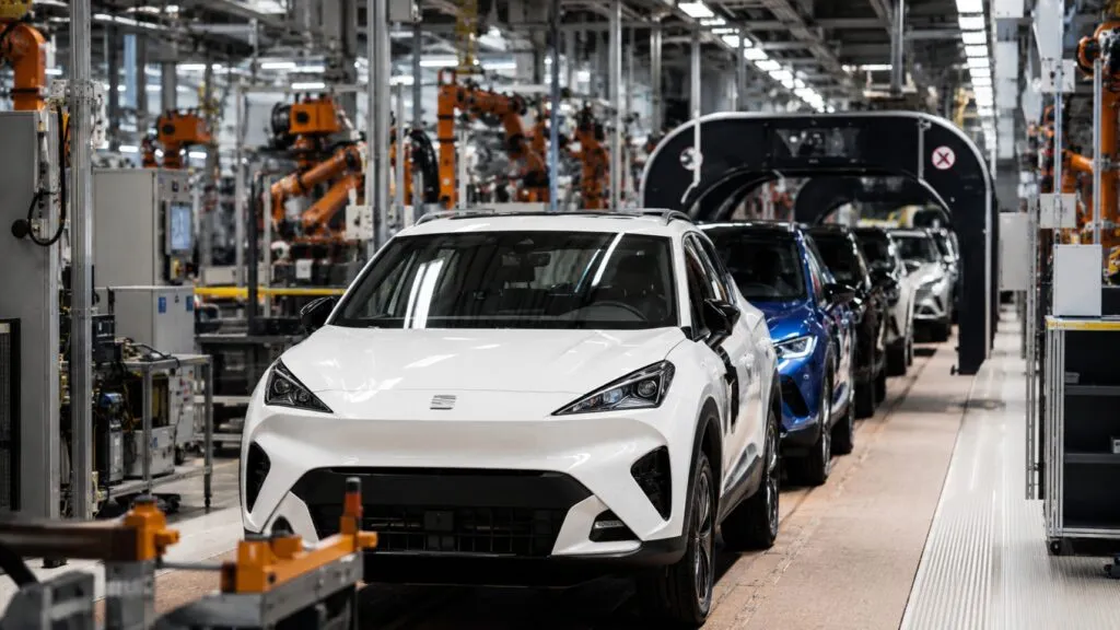 Seat enfrenta un futuro incierto mientras Volkswagen impulsa cambios eléctricos y tecnológicos hacia Cupra.
