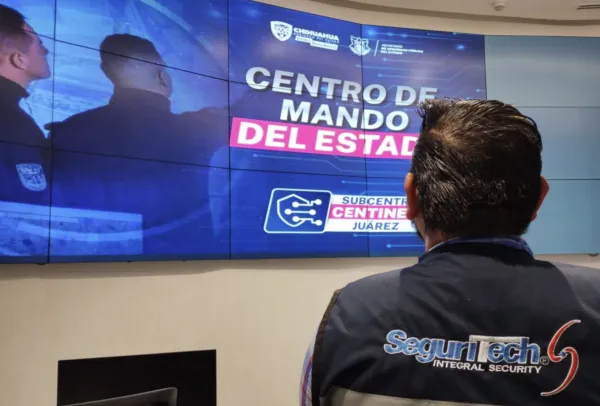 Infraestructura tecnológica de un centro de comando inteligente con videowalls y sistemas de analítica de Seguritech.