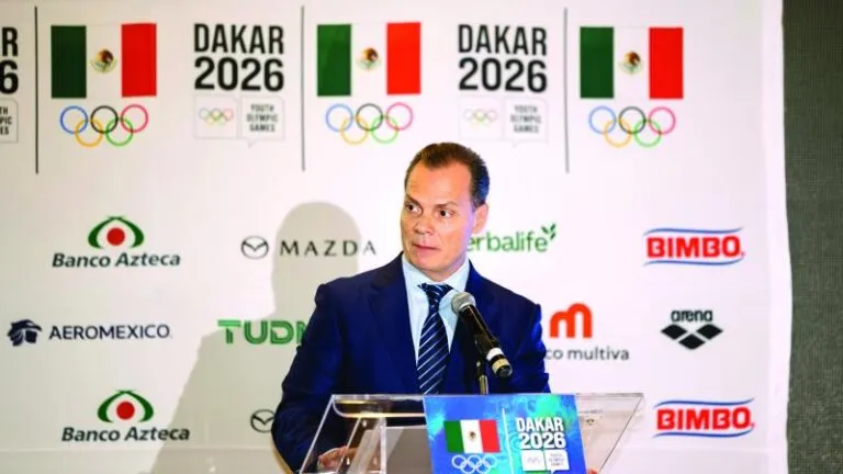 Olegario Vázquez Aldir impulsa a delegación olímpica juvenil.