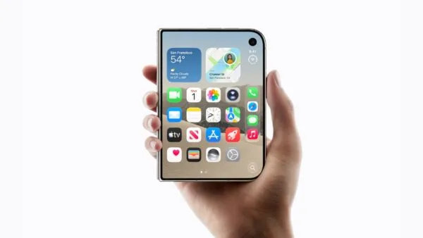 Teléfono plegable inspirado en el nuevo formato del iPhone Duo mostrando aplicaciones adaptadas a una pantalla de mayor tamaño.