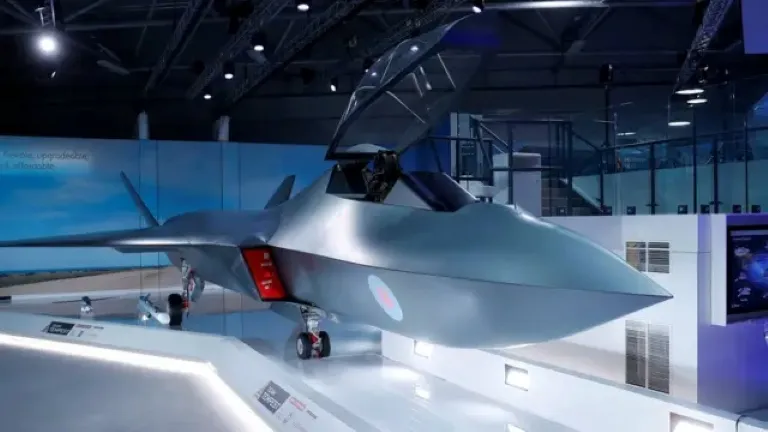 Aeronave avanzada que representa la colaboración tecnológica entre Bombardier y BAE Systems