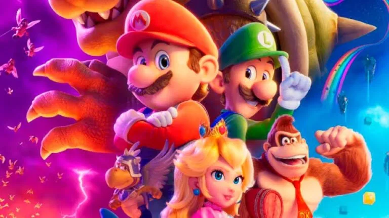 Sala de cine que representa el éxito de las películas basadas en videojuegos como Super Mario Bros, Minecraft y Sonic.