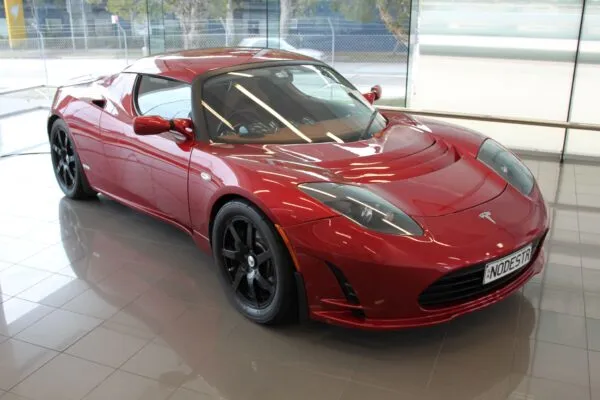 Tesla Roadster prepara su regreso con tecnología de SpaceX y una propuesta enfocada en alto rendimiento eléctrico.