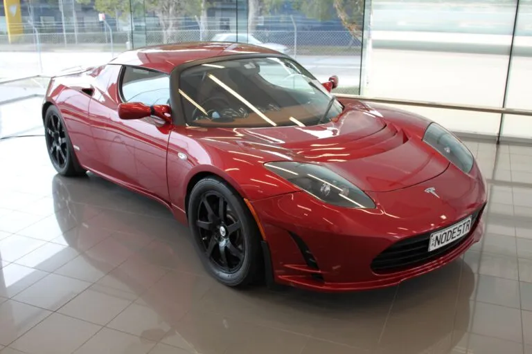 Tesla Roadster prepara su regreso con tecnología de SpaceX y una propuesta enfocada en alto rendimiento eléctrico.